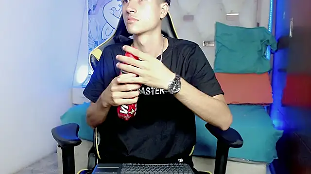 johnny cagee online show from 12/05/25, 04:32