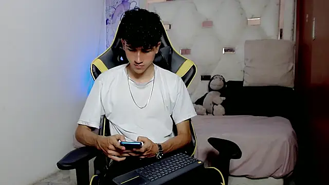 Snapshot of johnny_cagee chatting on 01/09/26, 04:15 johnny cagee online show from 01/09/26, 04:15