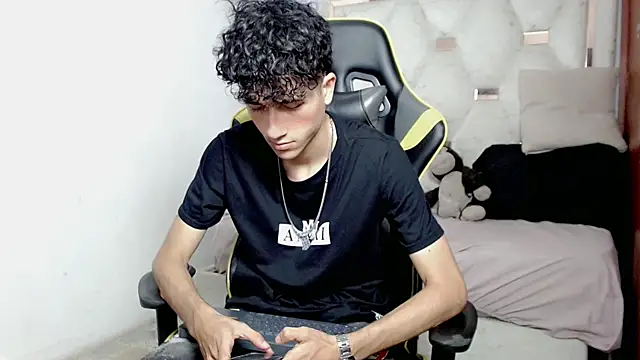 Snapshot of johnny_cagee chatting on 01/10/26, 04:14 johnny cagee online show from 01/10/26, 04:14