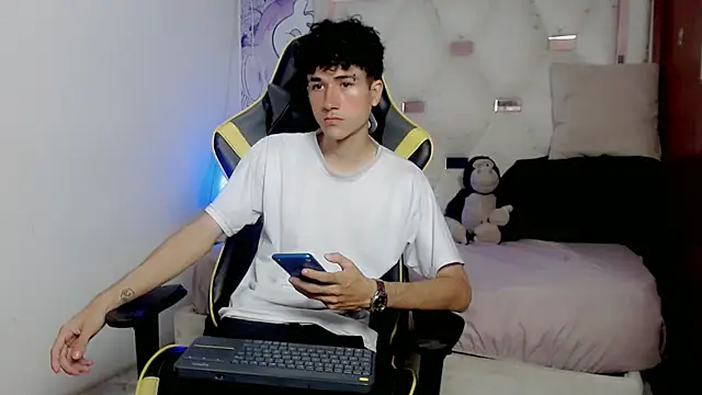 Snapshot of johnny_cagee chatting on 01/15/26, 03:55 johnny cagee online show from 01/15/26, 03:55