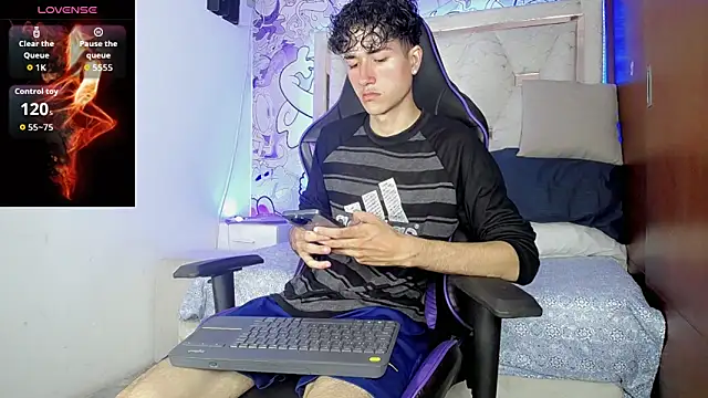 Snapshot of johnny_cagee chatting on 03/05/26, 04:19 johnny cagee online show from 03/05/26, 04:19