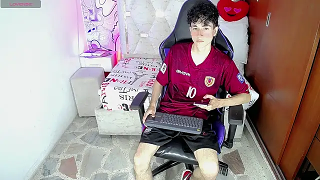 Snapshot of johnny_cagee chatting on 03/15/26, 03:56 johnny cagee online show from 03/15/26, 03:56