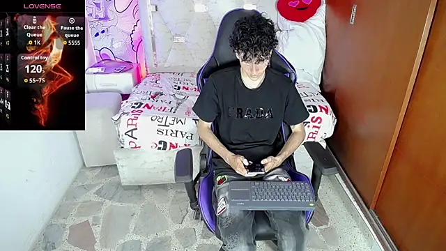 Snapshot of johnny_cagee chatting on 03/17/26, 03:44 johnny cagee online show from 03/17/26, 03:44