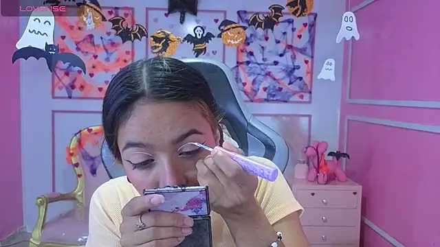 stephania t online show from 10/28/25, 11:47