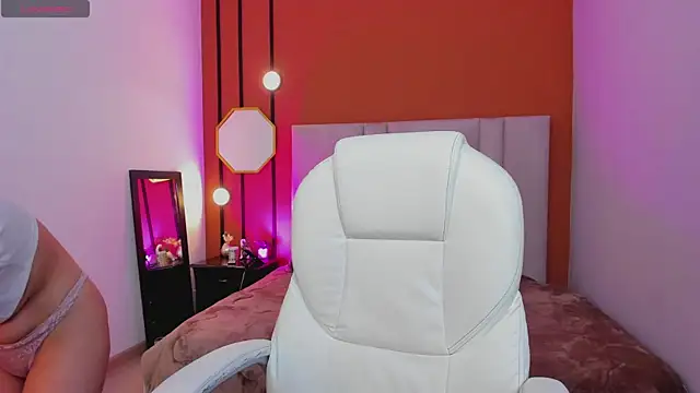  Sophie  miller online show from 11/08/25, 07:12