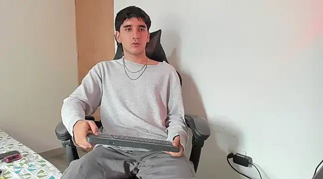 Snapshot of leo030809 chatting on 03/14/25, 04:09 leo030809 online show from 03/14/25, 04:09