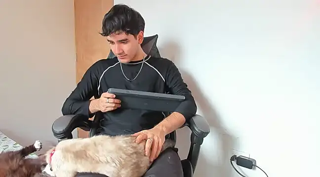 Snapshot of leo030809 chatting on 03/17/25, 04:01 leo030809 online show from 03/17/25, 04:01