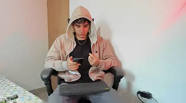 Snapshot of leo030809 chatting on 03/19/25, 11:39 leo030809 online show from 03/19/25, 11:39