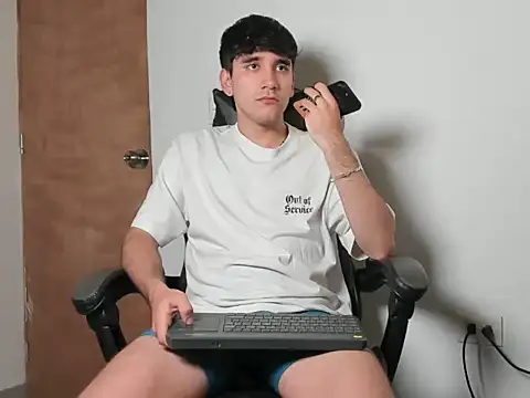 Snapshot of leo030809 chatting on 03/19/26, 11:09 leo030809 online show from 03/19/26, 11:09