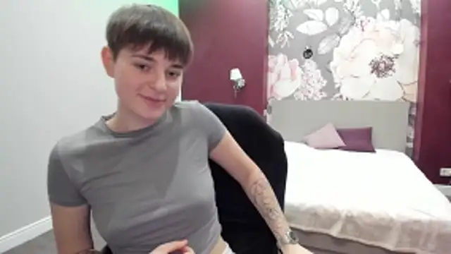 EmiliaYours online show from 11/08/25, 02:28