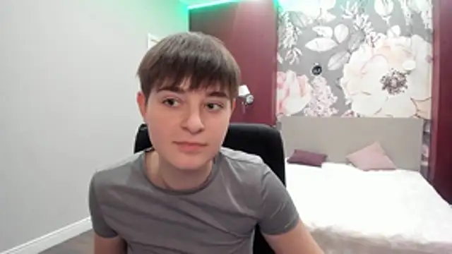 EmiliaYours online show from 11/14/25, 04:17