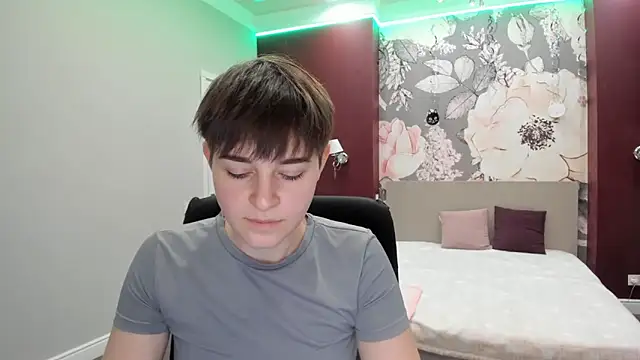 EmiliaYours online show from 11/16/25, 02:44