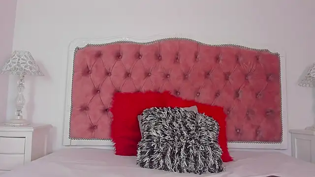 Snapshot of amberlitle chatting on 10/04/25, 12:47 amberlitle online show from 10/04/25, 12:47