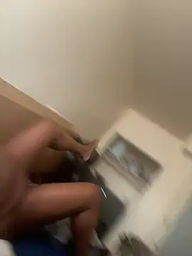 Snapshot of kelloggs202 chatting on 12/18/24, 04:06 kelloggs202 online show from 12/18/24, 04:06