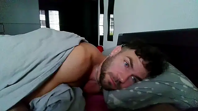 Snapshot of alpha-hunk chatting on 09/12/25, 06:46 alpha-hunk online show from 09/12/25, 06:46