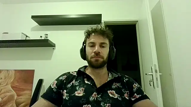 Snapshot of alpha-hunk chatting on 09/25/25, 07:06 alpha-hunk online show from 09/25/25, 07:06
