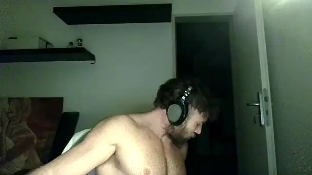 Snapshot of alpha-hunk chatting on 10/03/25, 06:49 alpha-hunk online show from 10/03/25, 06:49