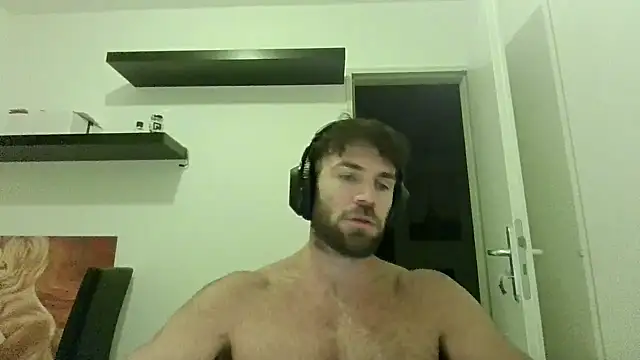 Snapshot of alpha-hunk chatting on 10/05/25, 07:12 alpha-hunk online show from 10/05/25, 07:12