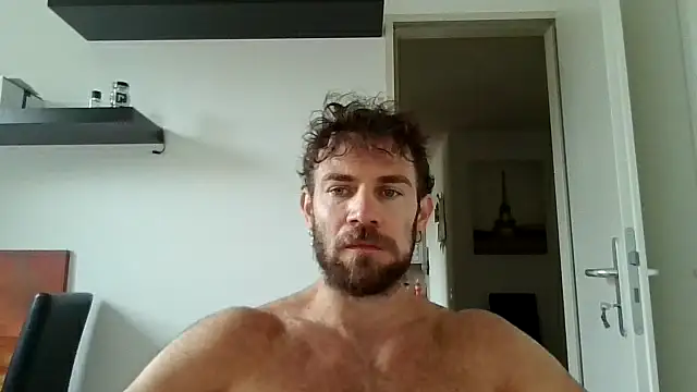 Snapshot of alpha-hunk chatting on 10/06/25, 10:45 alpha-hunk online show from 10/06/25, 10:45