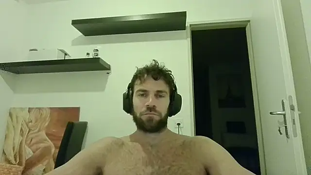 Snapshot of alpha-hunk chatting on 10/12/25, 07:46 alpha-hunk online show from 10/12/25, 07:46