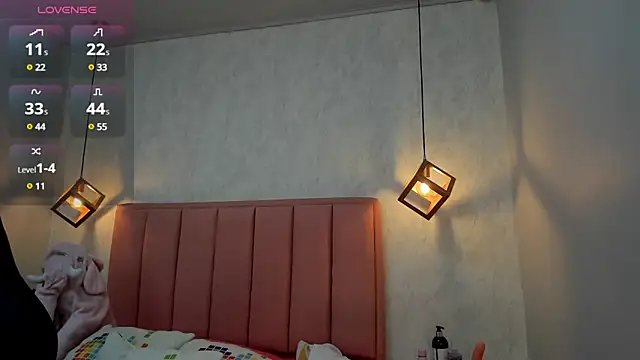 Snapshot of MAYROBERTSS chatting on 01/14/25, 12:24 MAYROBERTSS online show from 01/14/25, 12:24