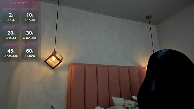 Snapshot of MAYROBERTSS chatting on 01/27/25, 12:26 MAYROBERTSS online show from 01/27/25, 12:26