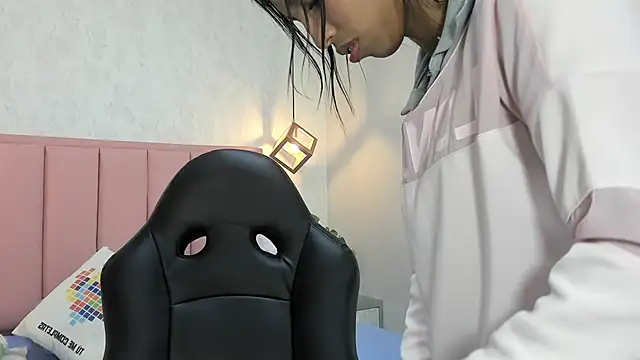 Snapshot of MAYROBERTSS chatting on 01/29/25, 12:35 MAYROBERTSS online show from 01/29/25, 12:35