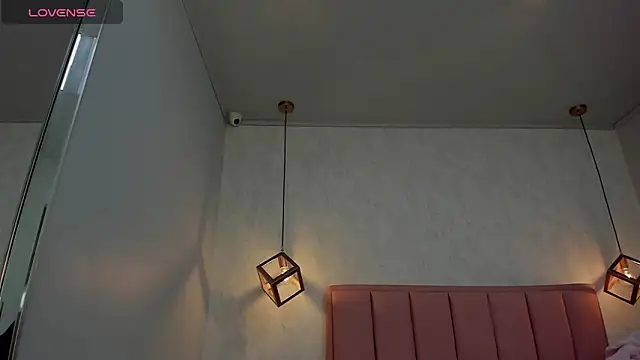 Snapshot of MAYROBERTSS chatting on 02/18/25, 12:06 MAYROBERTSS online show from 02/18/25, 12:06