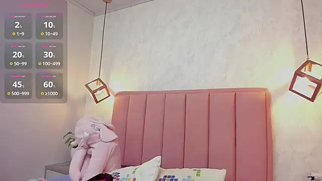 Snapshot of MAYROBERTSS chatting on 02/19/25, 12:00 MAYROBERTSS online show from 02/19/25, 12:00