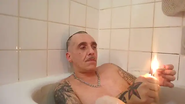 CandiedPompano online show from 10/01/25, 04:18