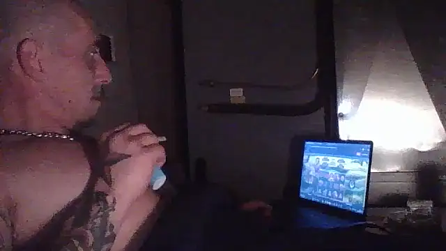 CandiedPompano online show from 10/30/25, 05:13