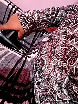 Snapshot of ruhi2003 chatting on 01/29/25, 07:25 ruhi2003 online show from 01/29/25, 07:25