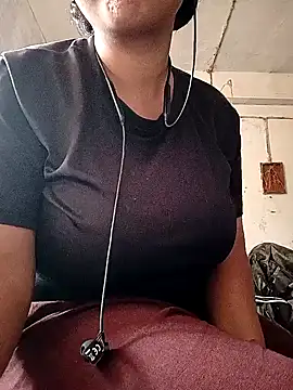 Snapshot of ruhi2003 chatting on 02/14/25, 12:36 ruhi2003 online show from 02/14/25, 12:36