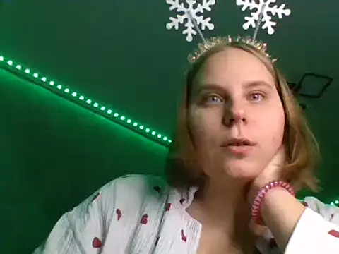 Snapshot of Thalia__Star chatting on 12/25/24, 02:02 Thalia Star online show from 12/25/24, 02:02