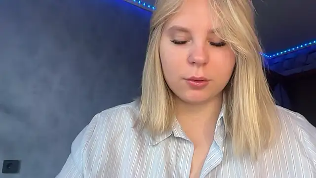 Thalia  Star online show from 11/22/25, 09:52