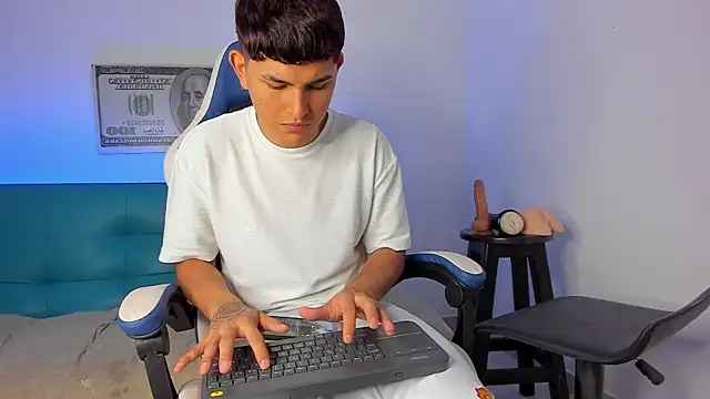 Snapshot of Lyam_ap chatting on 03/22/26, 09:40 Lyam ap online show from 03/22/26, 09:40