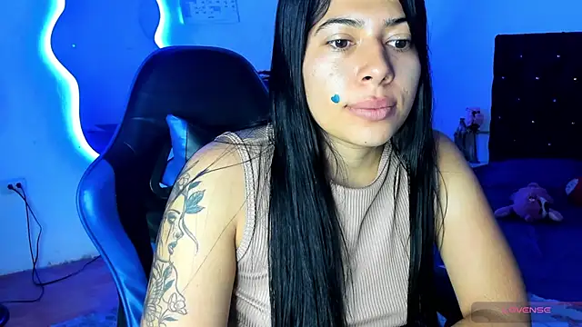 Snapshot of Caro_kitty- chatting on 12/17/25, 02:34 Caro kitty- online show from 12/17/25, 02:34