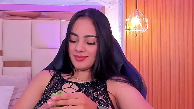 Snapshot of mallie_quinn chatting on 01/14/25, 04:08 mallie quinn online show from 01/14/25, 04:08