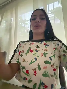 Snapshot of mallie_quinn chatting on 02/28/25, 07:35 mallie quinn online show from 02/28/25, 07:35