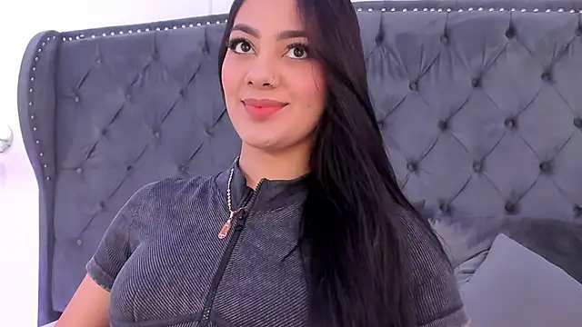 Snapshot of mallie_quinn chatting on 03/08/25, 01:47 mallie quinn online show from 03/08/25, 01:47