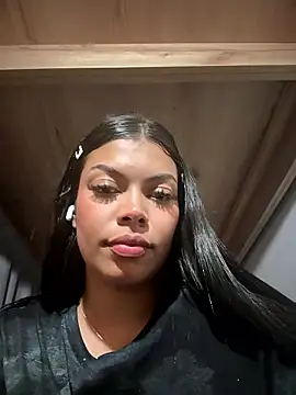 Snapshot of jennifer_oliveira chatting on 01/11/26, 03:44 jennifer oliveira online show from 01/11/26, 03:44