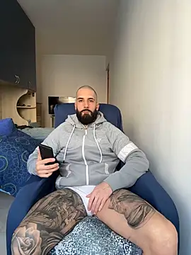 Snapshot of Gioeltoro89 chatting on 03/08/26, 03:27 Gioeltoro89 online show from 03/08/26, 03:27