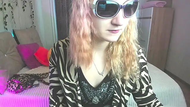 Snapshot of Miss_Elsa_ chatting on 02/07/25, 03:45 Miss Elsa online show from 02/07/25, 03:45