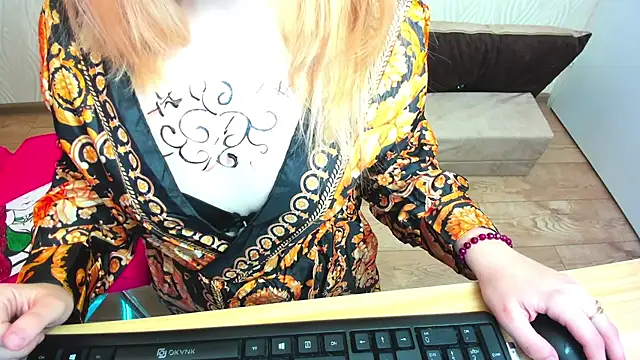 Snapshot of Miss_Elsa_ chatting on 02/17/25, 06:31 Miss Elsa online show from 02/17/25, 06:31