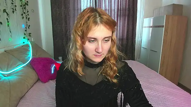 Snapshot of Miss_Elsa_ chatting on 02/19/25, 07:28 Miss Elsa online show from 02/19/25, 07:28