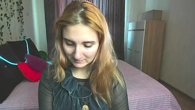 Snapshot of Miss_Elsa_ chatting on 02/22/25, 04:07 Miss Elsa online show from 02/22/25, 04:07