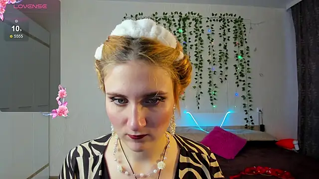 Snapshot of Miss_Elsa_ chatting on 03/08/25, 01:50 Miss Elsa online show from 03/08/25, 01:50