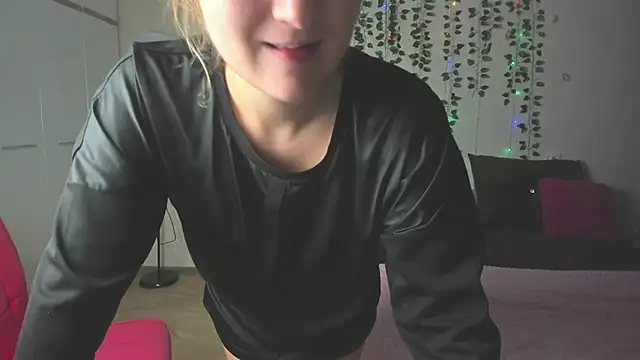 Snapshot of Miss_Elsa_ chatting on 09/11/25, 01:11 Miss Elsa online show from 09/11/25, 01:11