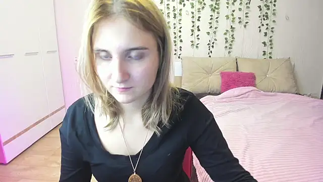 Snapshot of Miss_Elsa_ chatting on 10/02/25, 01:18 Miss Elsa online show from 10/02/25, 01:18