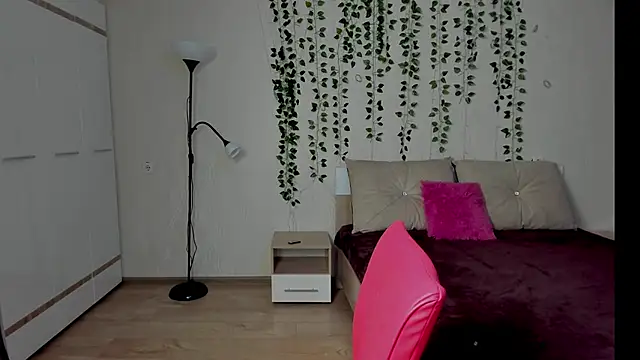 Snapshot of Miss_Elsa_ chatting on 10/13/25, 01:11 Miss Elsa online show from 10/13/25, 01:11